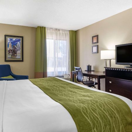 Comfort Inn & Suites Kansas City - Northeast Екстериор снимка
