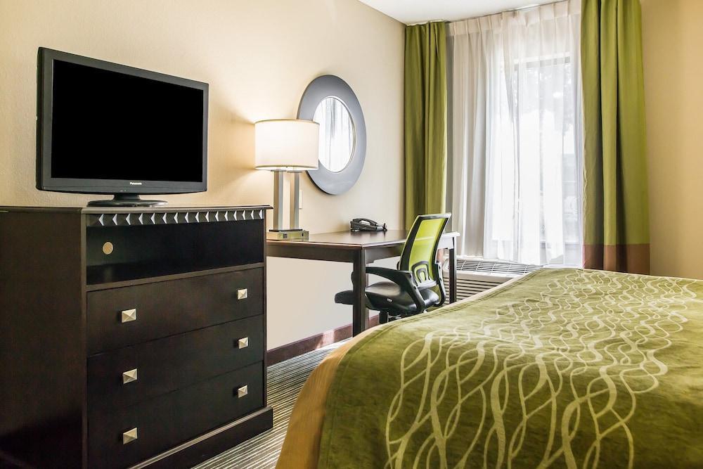Comfort Inn & Suites Kansas City - Northeast Екстериор снимка