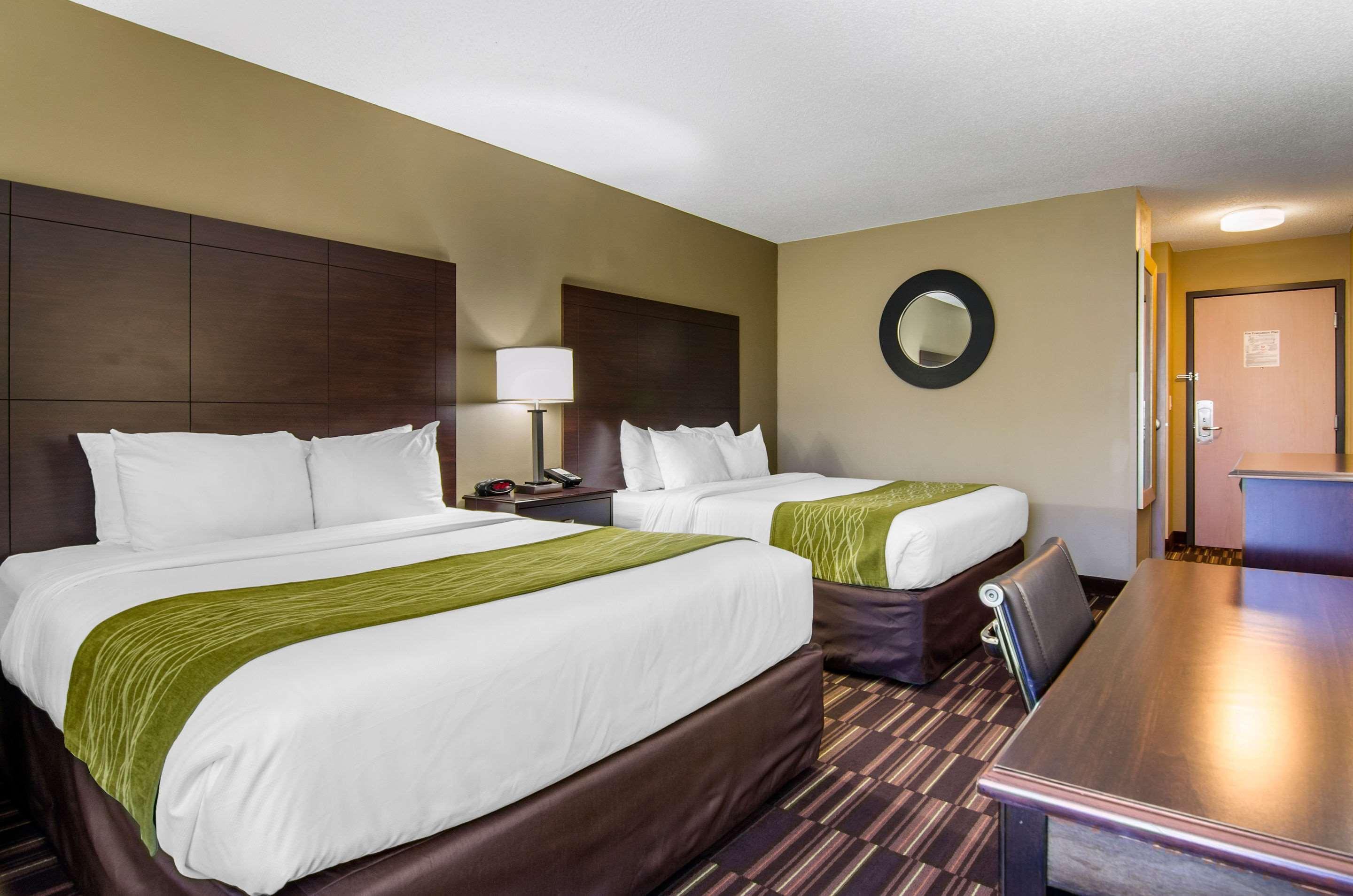 Comfort Inn & Suites Kansas City - Northeast Екстериор снимка