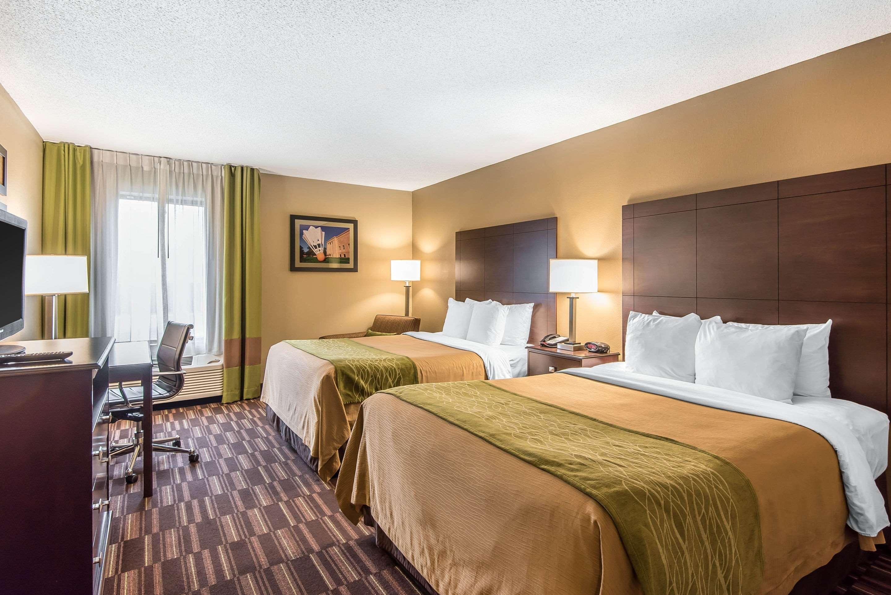 Comfort Inn & Suites Kansas City - Northeast Екстериор снимка
