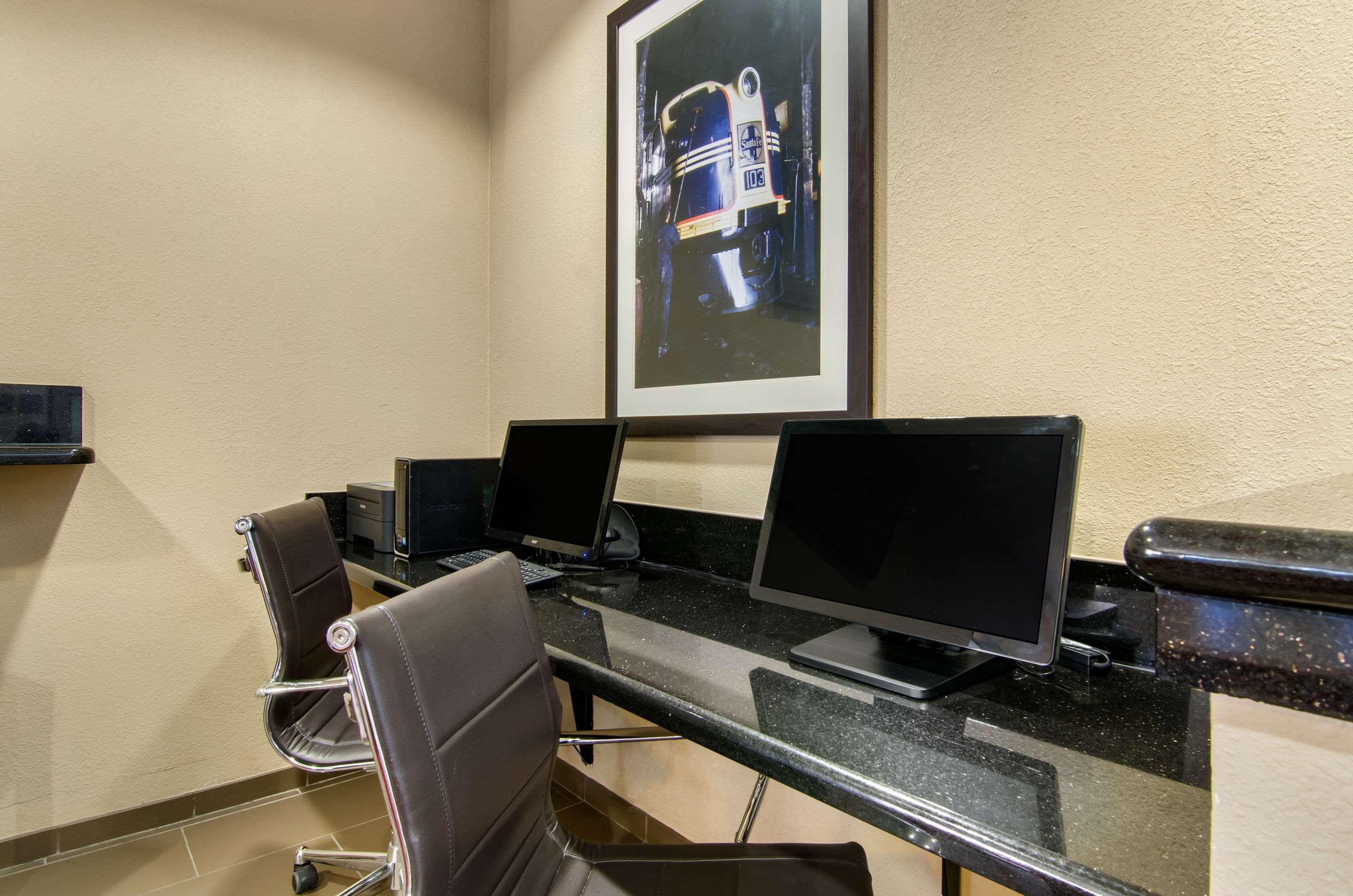 Comfort Inn & Suites Kansas City - Northeast Екстериор снимка