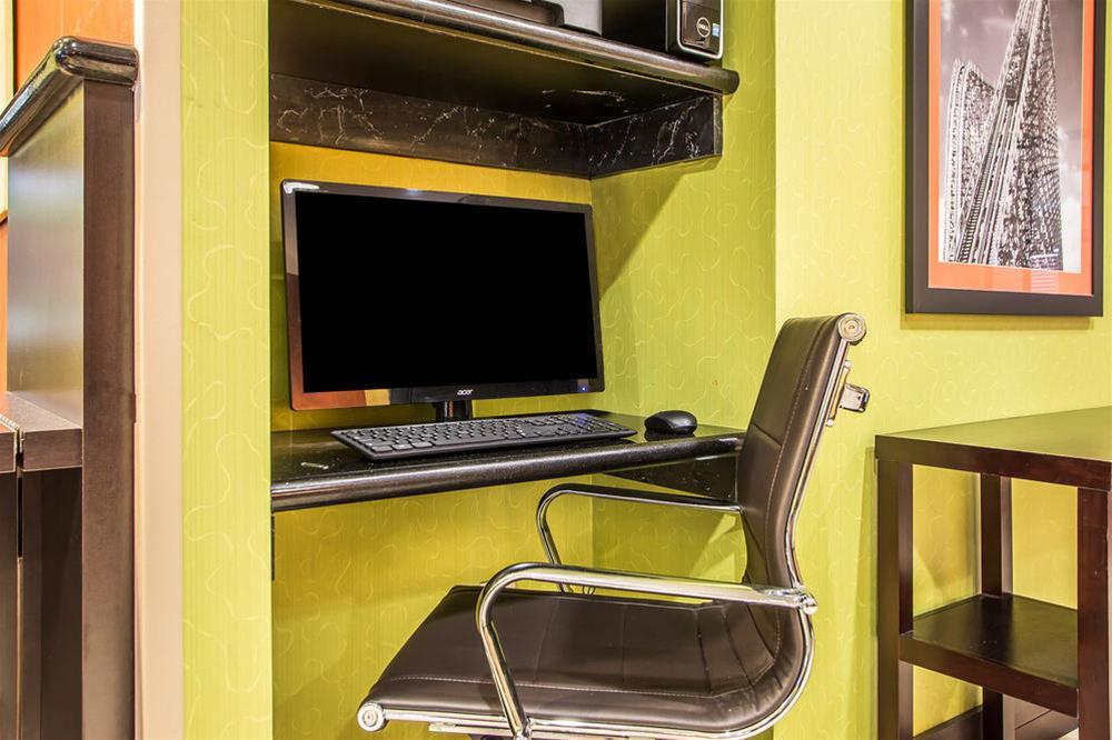 Comfort Inn & Suites Kansas City - Northeast Екстериор снимка