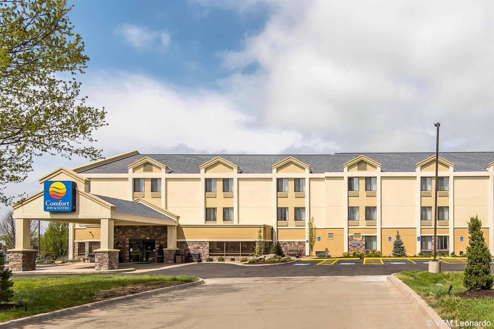 Comfort Inn & Suites Kansas City - Northeast Екстериор снимка