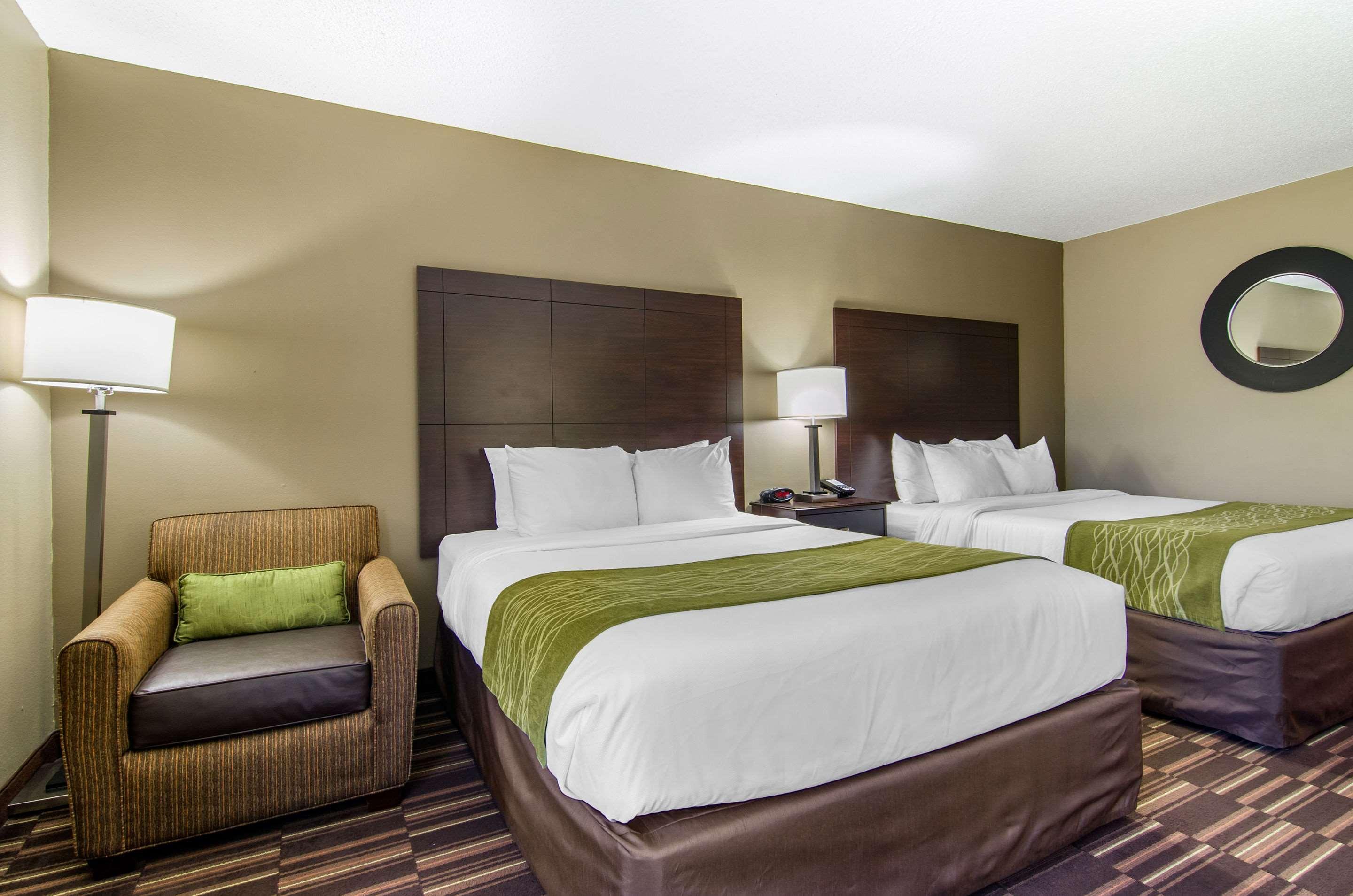 Comfort Inn & Suites Kansas City - Northeast Екстериор снимка