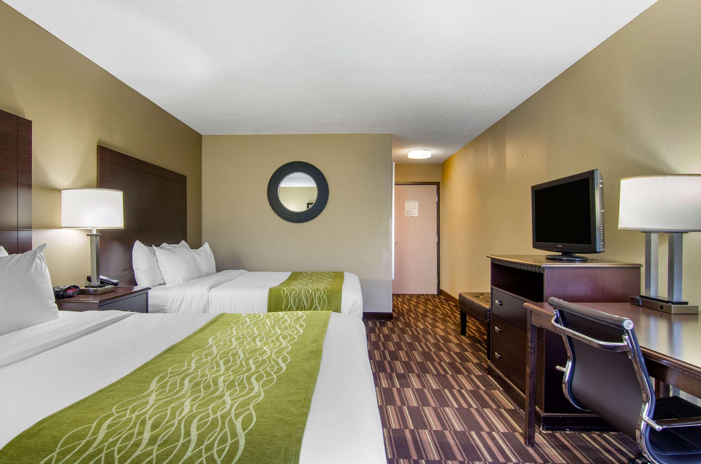 Comfort Inn & Suites Kansas City - Northeast Екстериор снимка