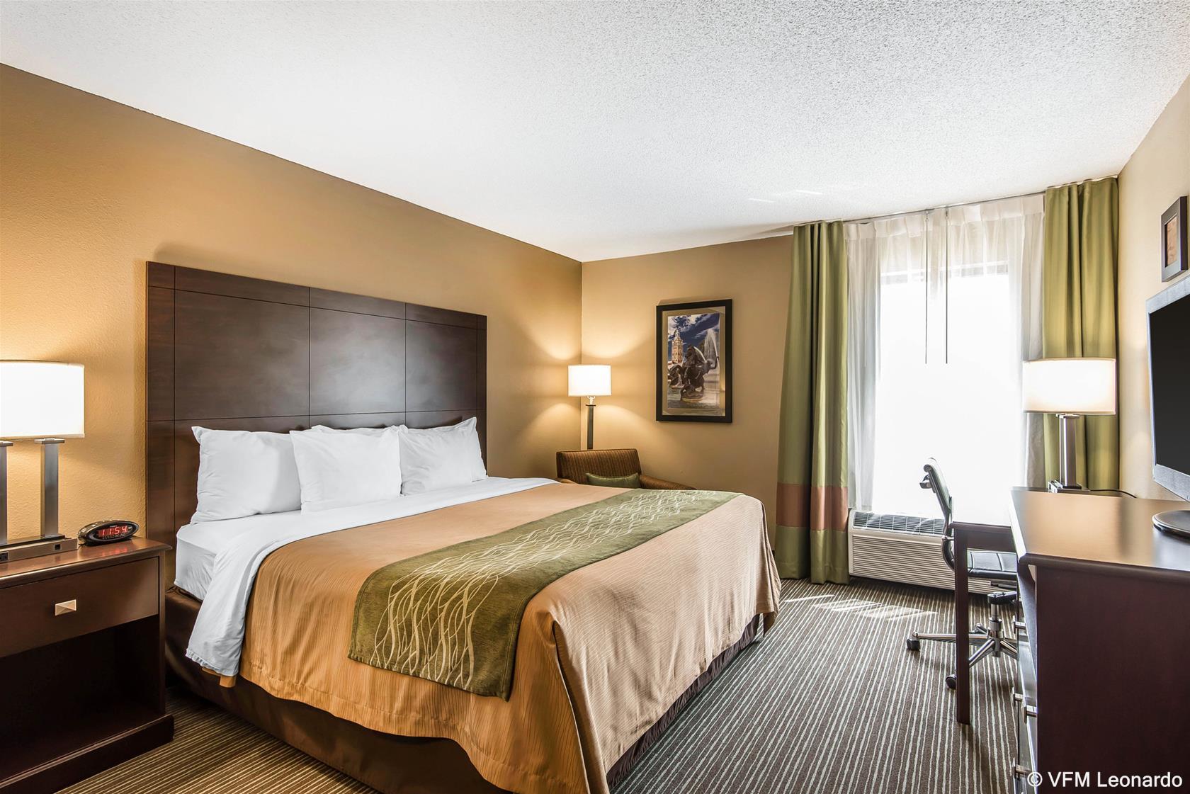 Comfort Inn & Suites Kansas City - Northeast Екстериор снимка