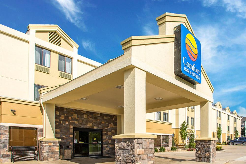 Comfort Inn & Suites Kansas City - Northeast Екстериор снимка