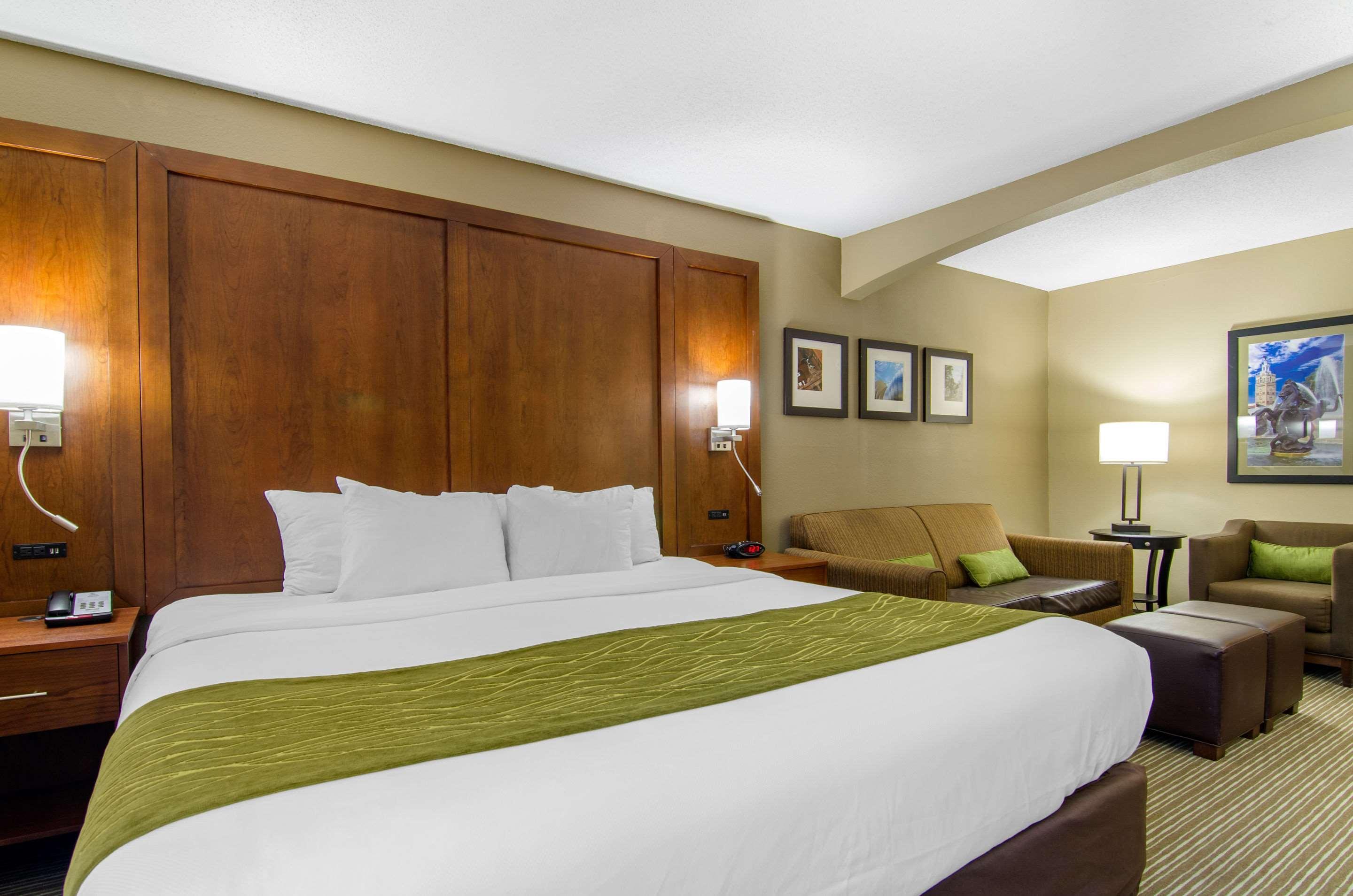 Comfort Inn & Suites Kansas City - Northeast Екстериор снимка