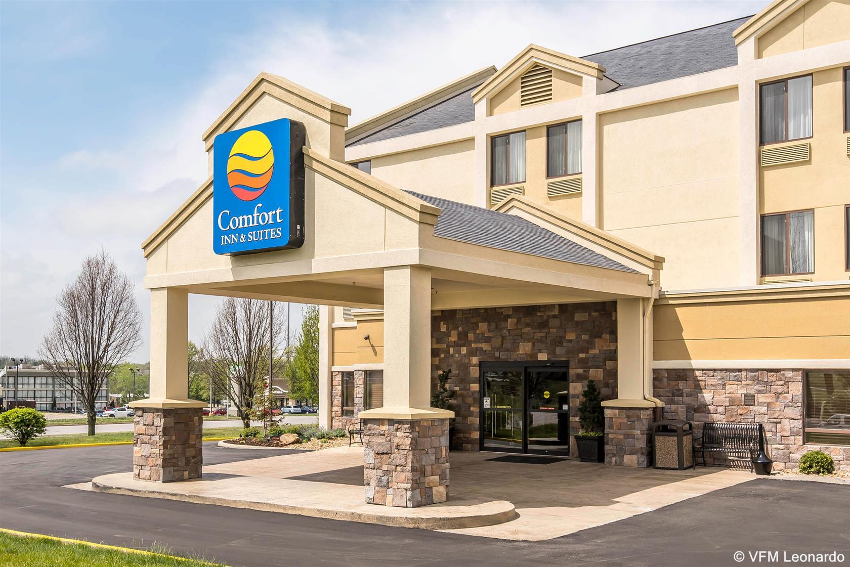 Comfort Inn & Suites Kansas City - Northeast Екстериор снимка